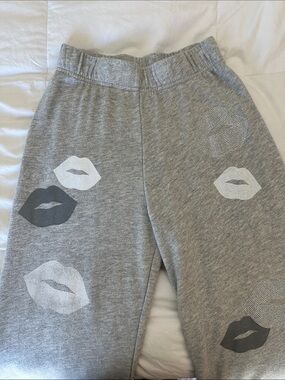 Lauren Moshi Women’s rhinestone Lip-Print Sweatpants